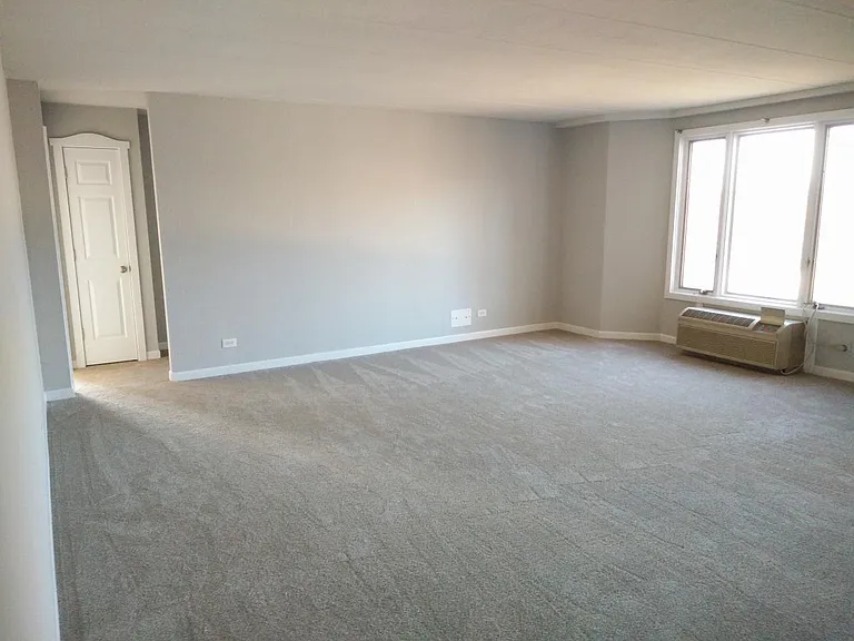 1 Renaissance Pl — Photo 5