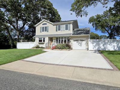 23 W Court Drive, Centereach, NY, 11720