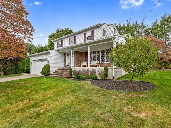 14 John F Kennedy Cir, North Providence, RI 02904