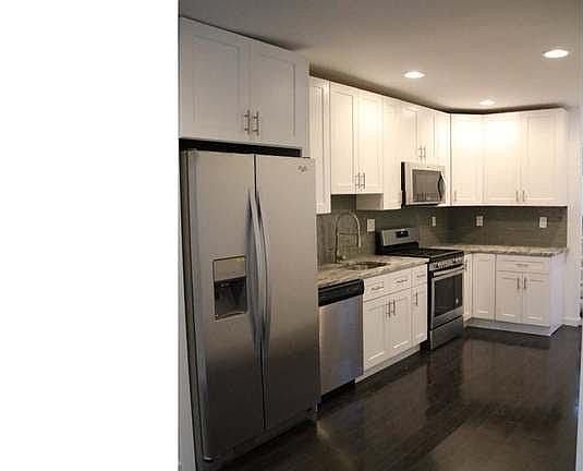 2nd image of 4766 Richmond St