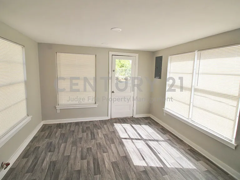 3427 Kinmore St — Photo 11