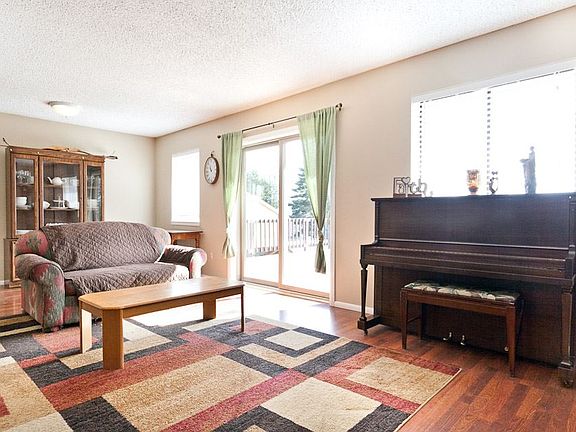 4th image of 219 NW Sunrise Dr