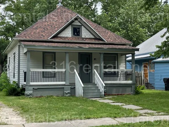422 E 2nd St, Newton, KS 67114
