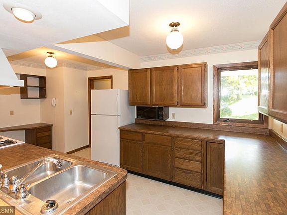 4th image of 3637 Woody Ln