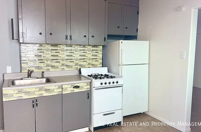 1505 N 15th Ave — Photo 6