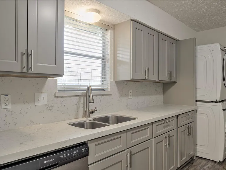 14119 Bella Dr — Photo 5