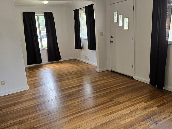 Living room/dining room