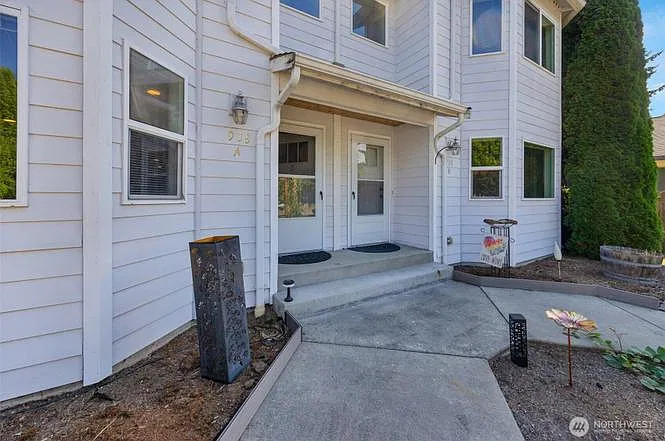 938 Quinn Ave — Photo 2