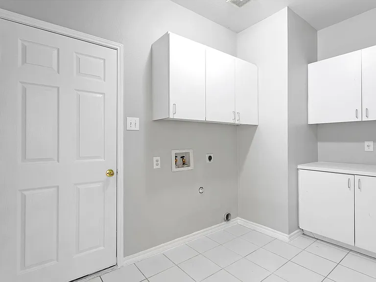 3803 Farmington Dr — Photo 17