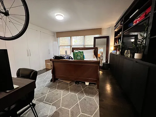 Rented by One New York Realty Inc | media 10