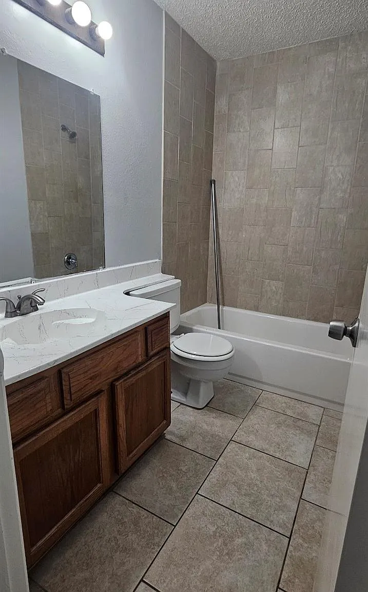 3 bed, 2.0 bath, 1552 sqft, $2,100 — Photo 4