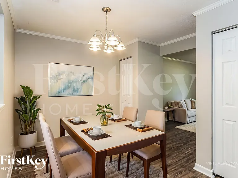 423 Aberdeen Cir — Photo 5
