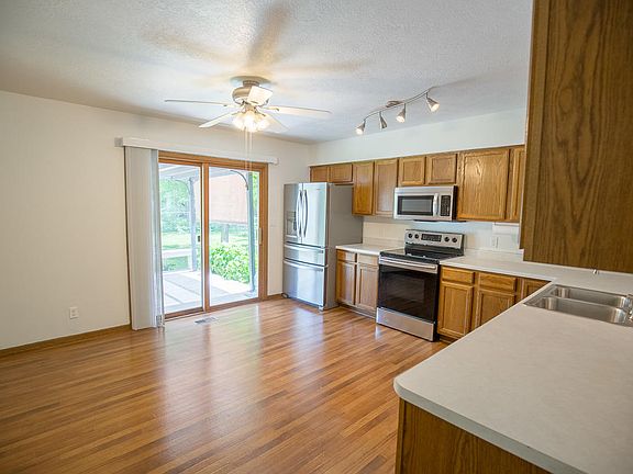 3rd image of 59 Westview Dr
