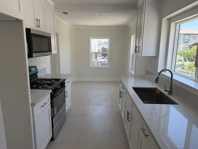 8640 Baring Cross St — Photo 4