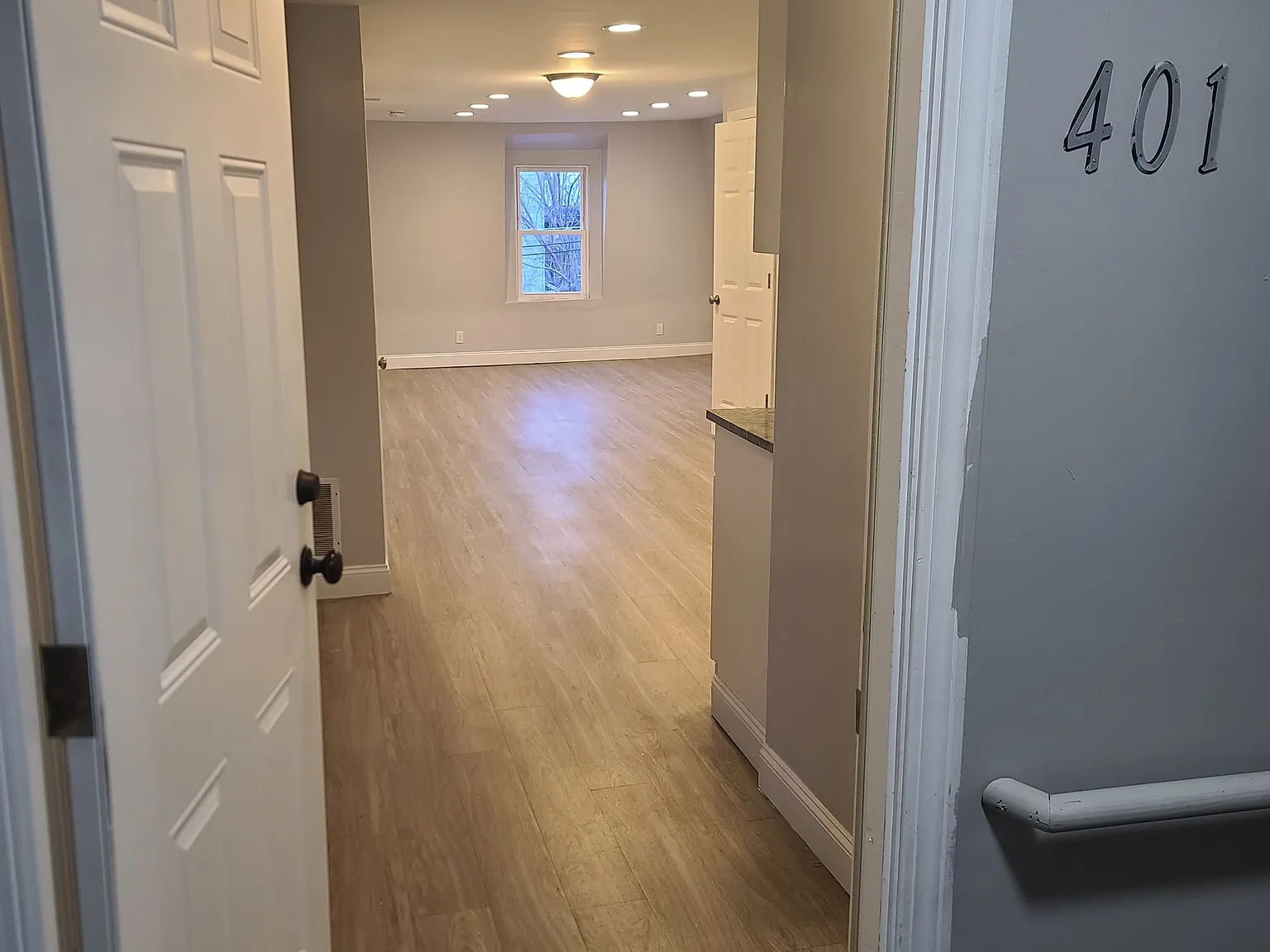3 bed, 1100 sqft, $2,400 — Photo 1