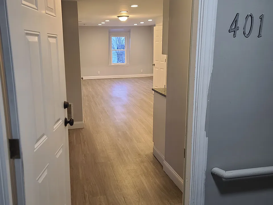 13 High St #401