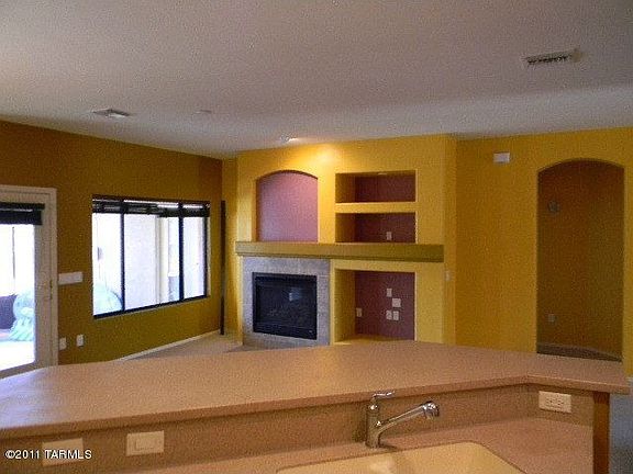 4th image of 207 E Placita Del Petalo