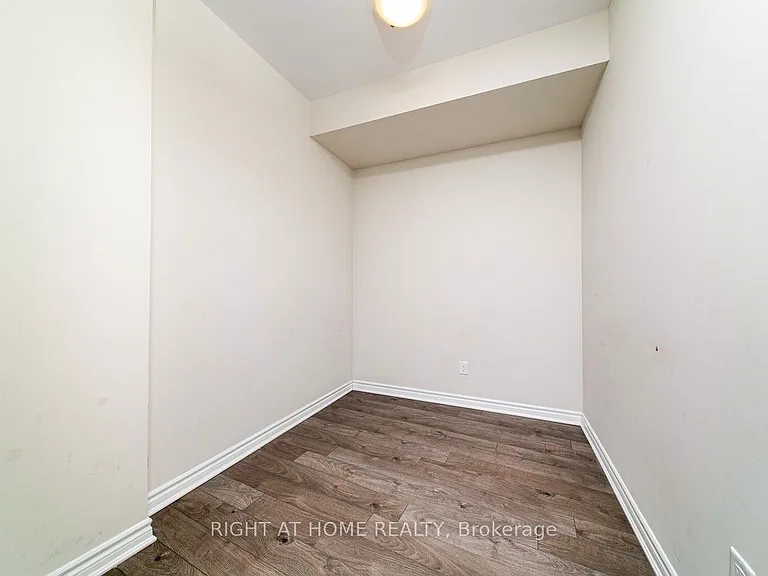 150 Oak Park Blvd #204 — Photo 6