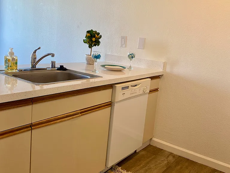Evergreen Ridge Apartments — Photo 7