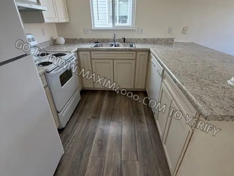 483 David Ct — Photo 2