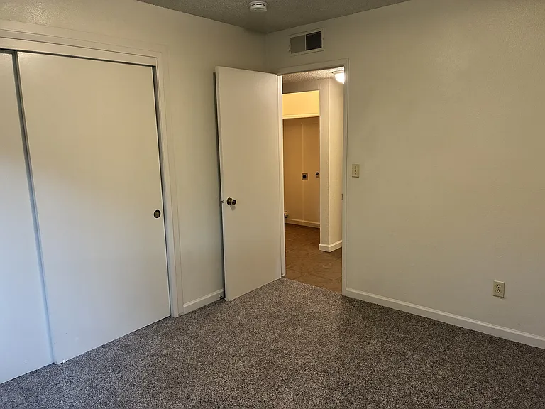 534 Sunrise Ave #C — Photo 11