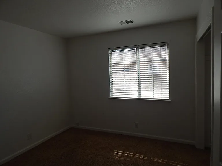 1200 Farragut Cir — Photo 11