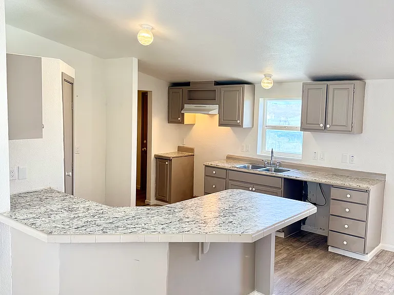 204 W 200 N — Photo 4