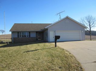 N8658 River Valley Rd, Ixonia, WI 53036