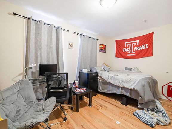 5th image of 1515 W Oxford St #6
