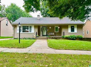 714 Plymouth St SE, Le Mars, IA 51031