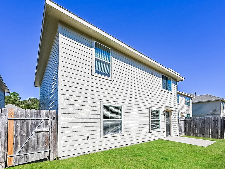 Pia Dr — Photo 14