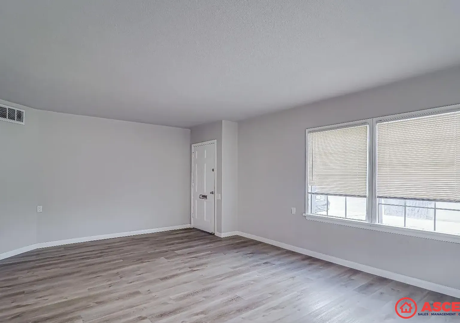 Spacious 3BD/1BA in Bakersfield Water, Sewer & Trash Included! — Photo 3
