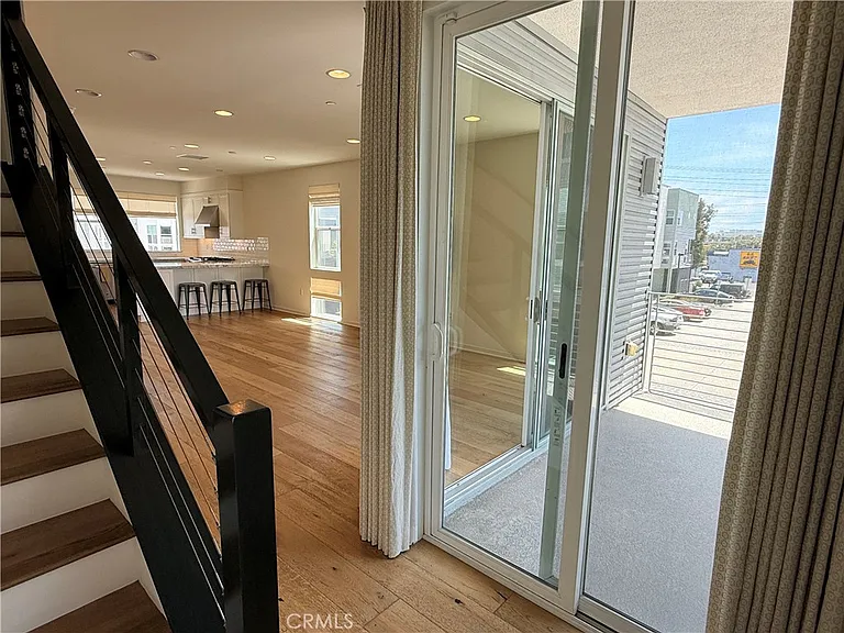 1527 Sullivan Ave — Photo 35