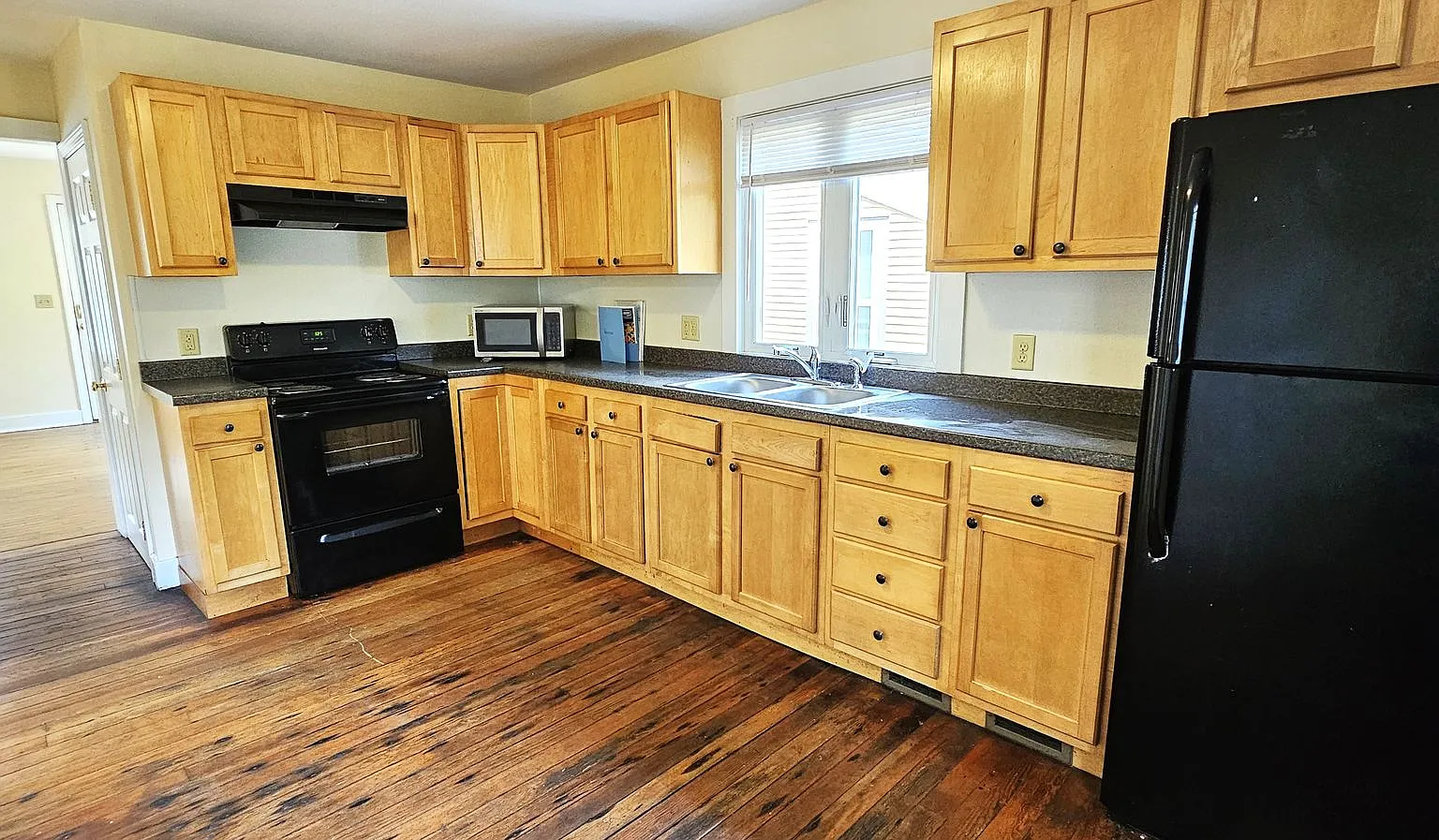 9 Peru St, Burlington, VT | 5 Bedroom House with Private Yard & Parking | June 2027 — Photo 1