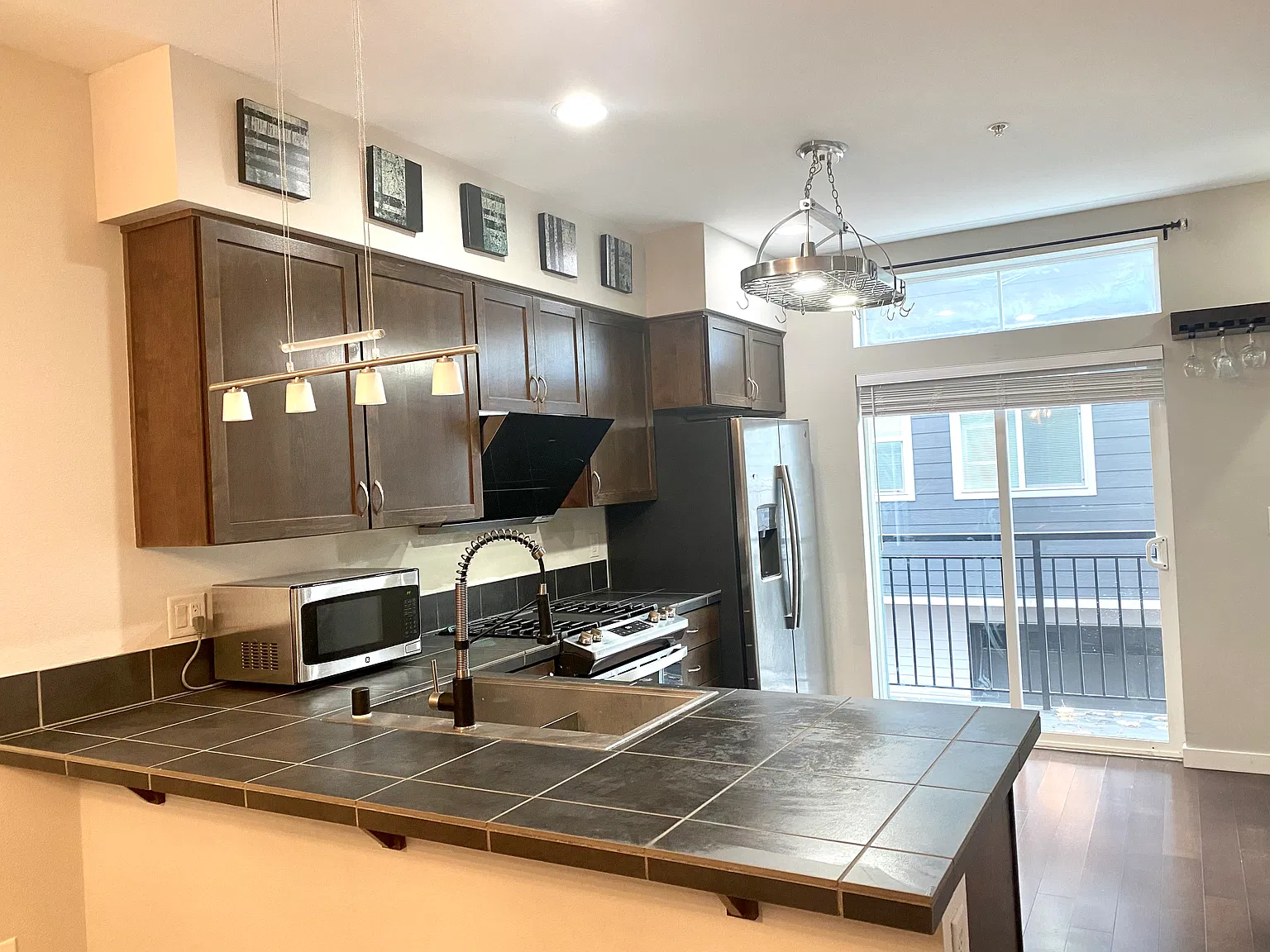 2 bed, 1200 sqft, $3,100 — Photo 2