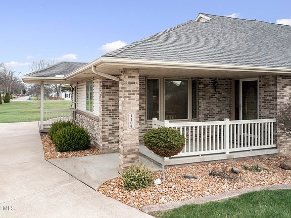 2nd image of 1706 Daniel Dr