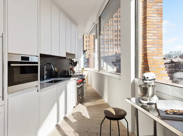 100 Franklin Street image 12 of 31