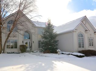 1075 Sandstone Ct, Aurora, IL 60502