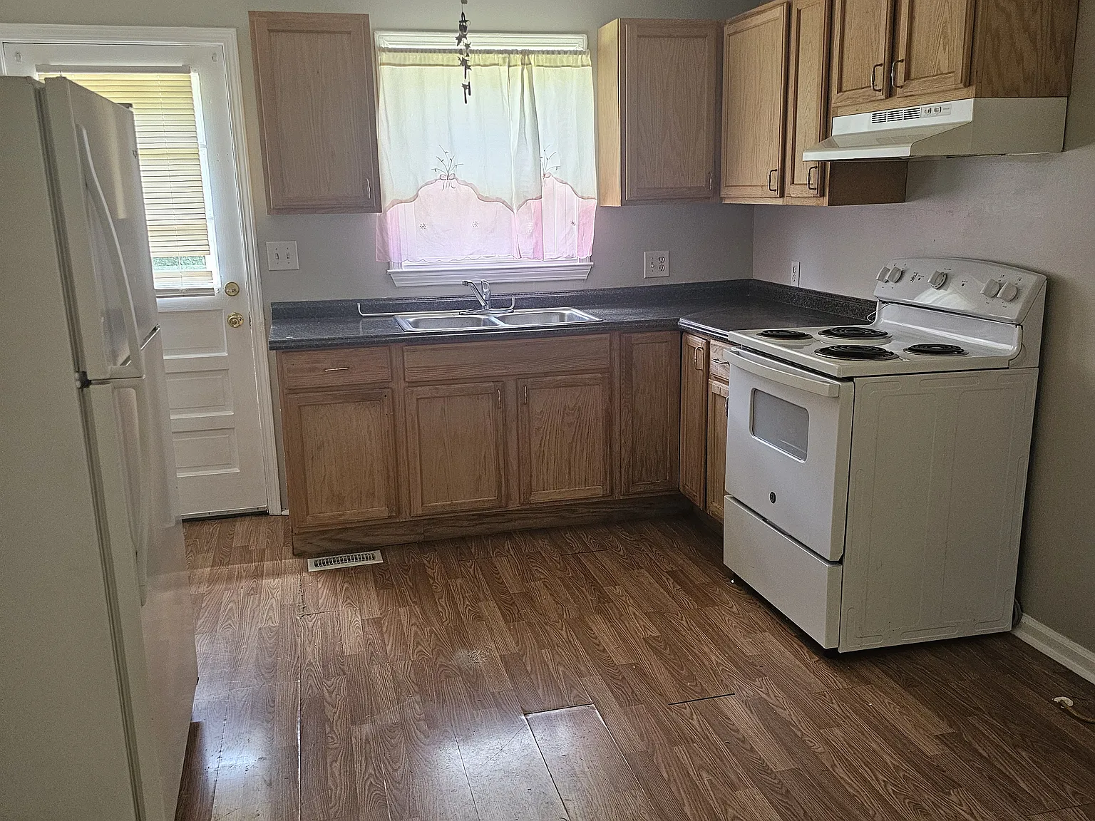 3 bed, 960 sqft, $1,400 — Photo 3