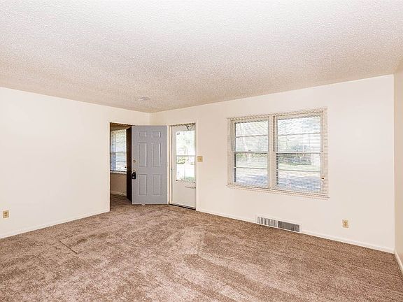5th image of 937 W 10th St