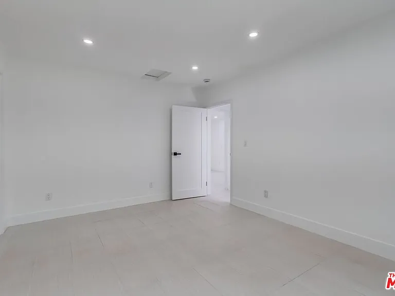 1318 S Longwood Ave — Photo 36
