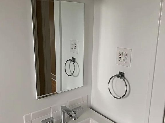 Bathroom sink