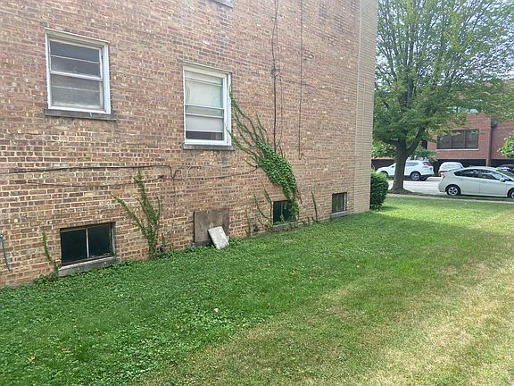 2nd image of 6535 N California Ave #2N