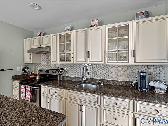 4th image of 3923 Rosedale Ave