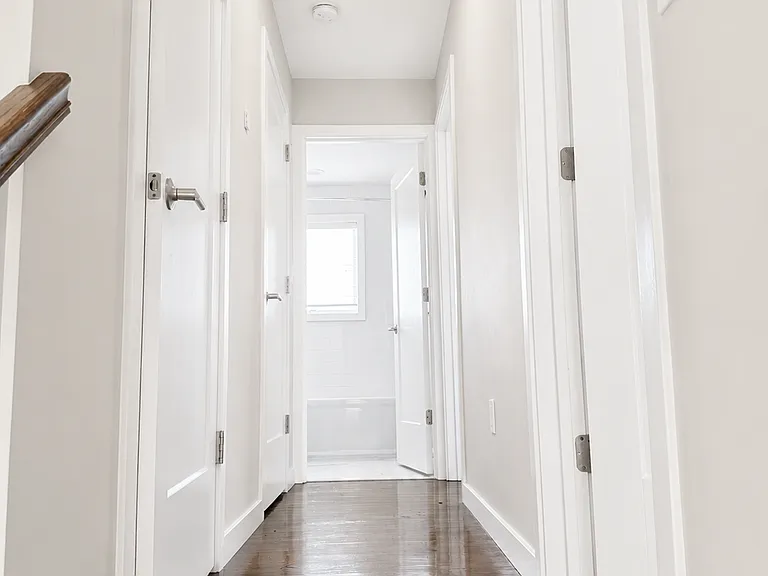 145 Hawthorne St — Photo 12