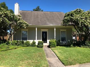 560 Meadow Bend Dr, Baton Rouge, LA 70820