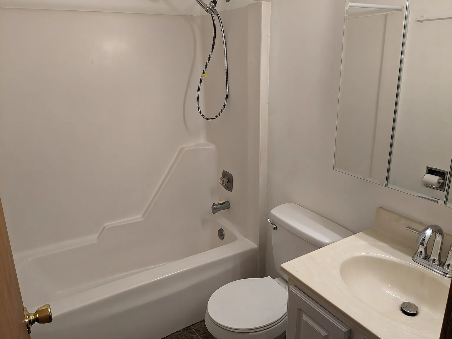 Holiday Court Apartments — Photo 4