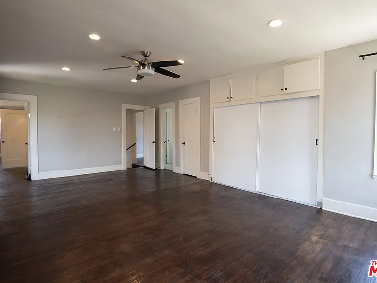 2142 S Victoria Ave — Photo 26