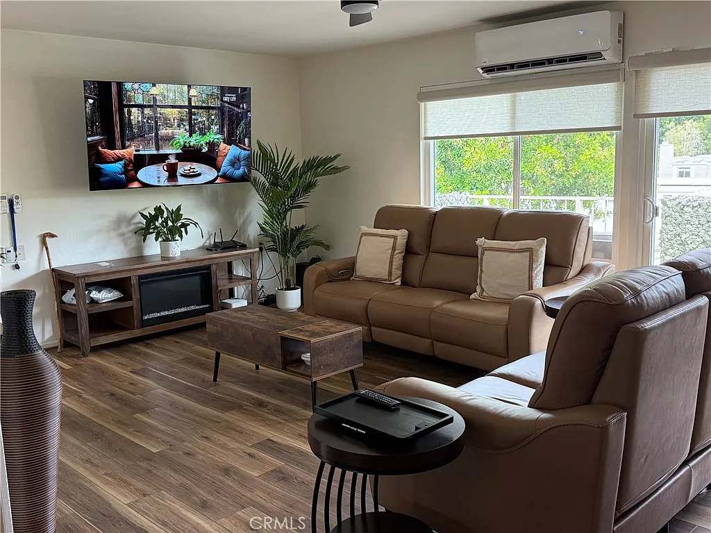 2 bed, 2.0 bath, 1010 sqft, $3,200 — Photo 3