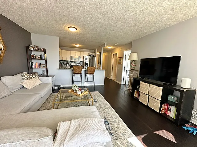 Building Photo - 30 E Huron St #3706